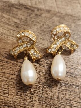 Goldtone Vintage Ribbon Pearl Drop Earrings